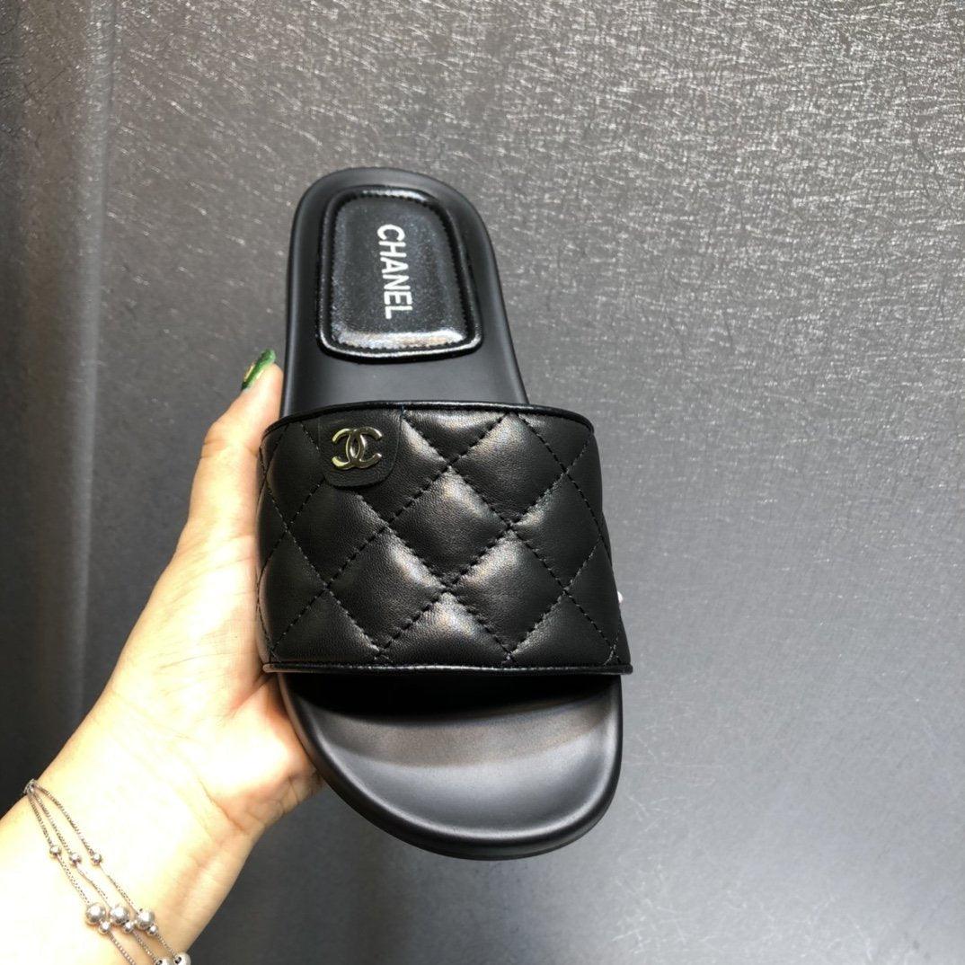 Chanel quilted Black slides