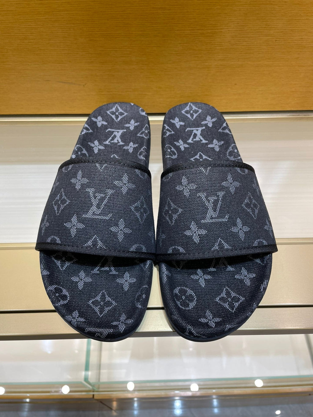 Louis Vuitton Men Slides