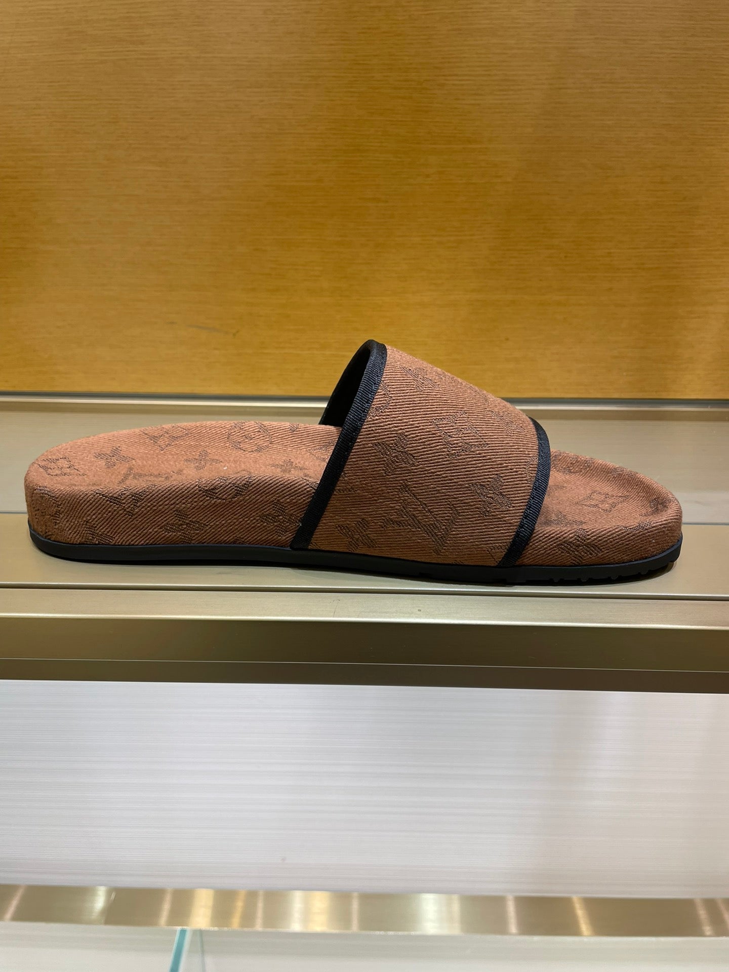 Louis Vuitton Men Slides