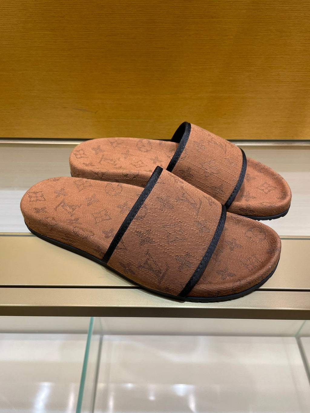 Louis Vuitton Men Slides