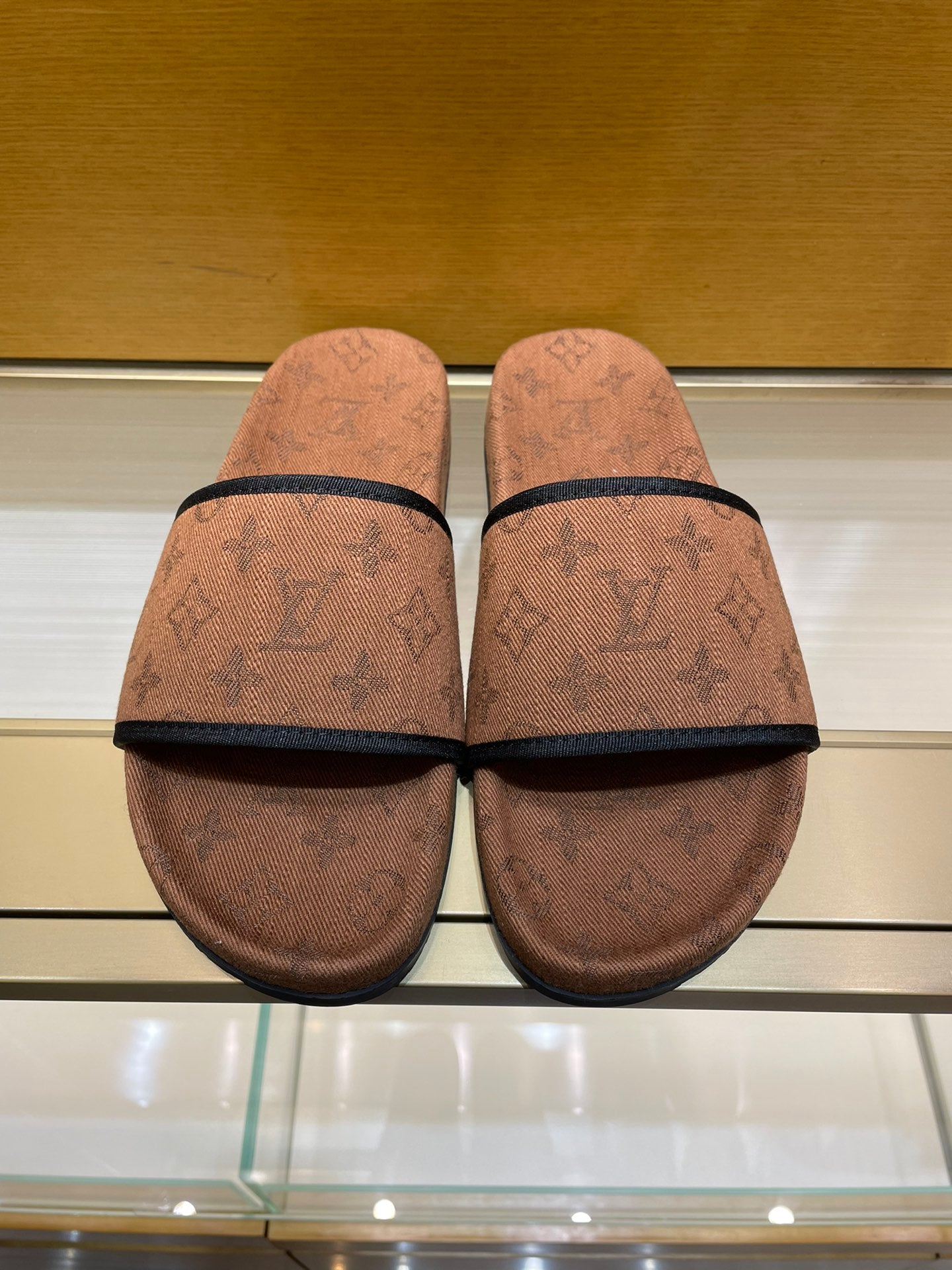 Louis Vuitton Men Slides
