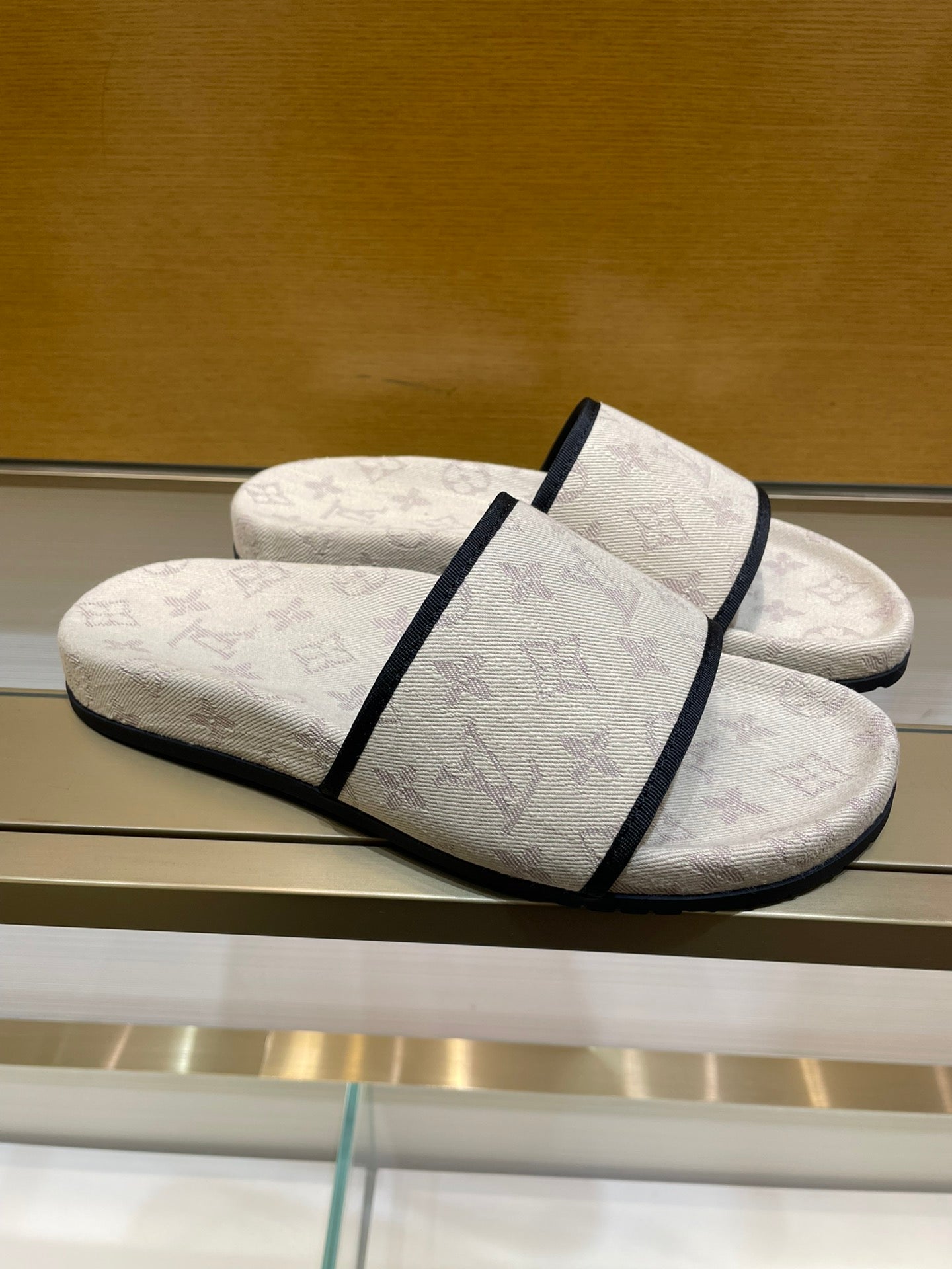 Louis Vuitton Men Slides