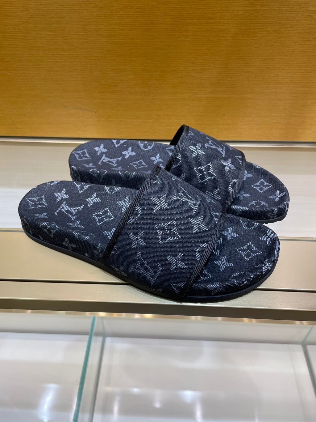 Louis Vuitton Men Slides