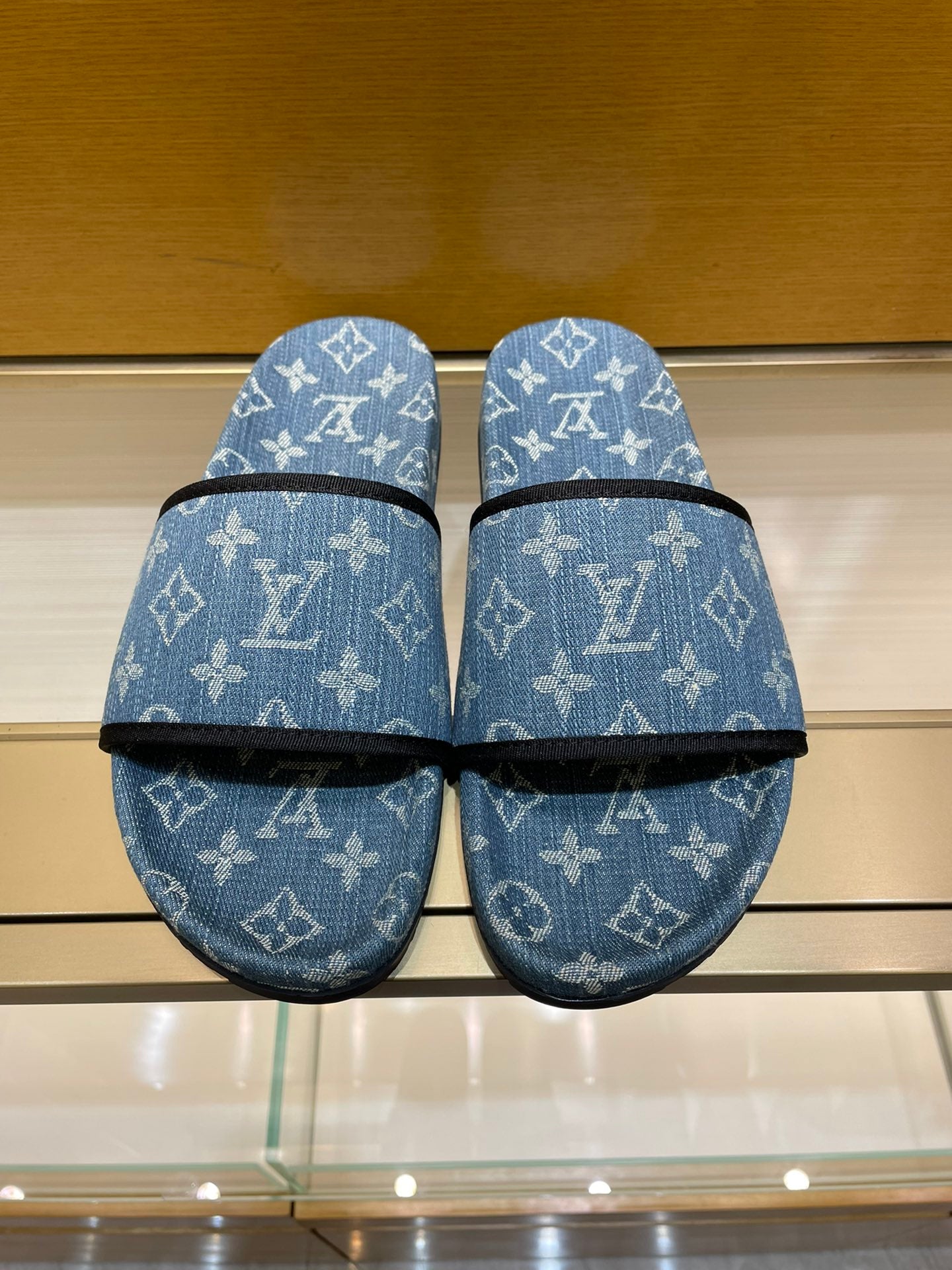Louis Vuitton Men Slides