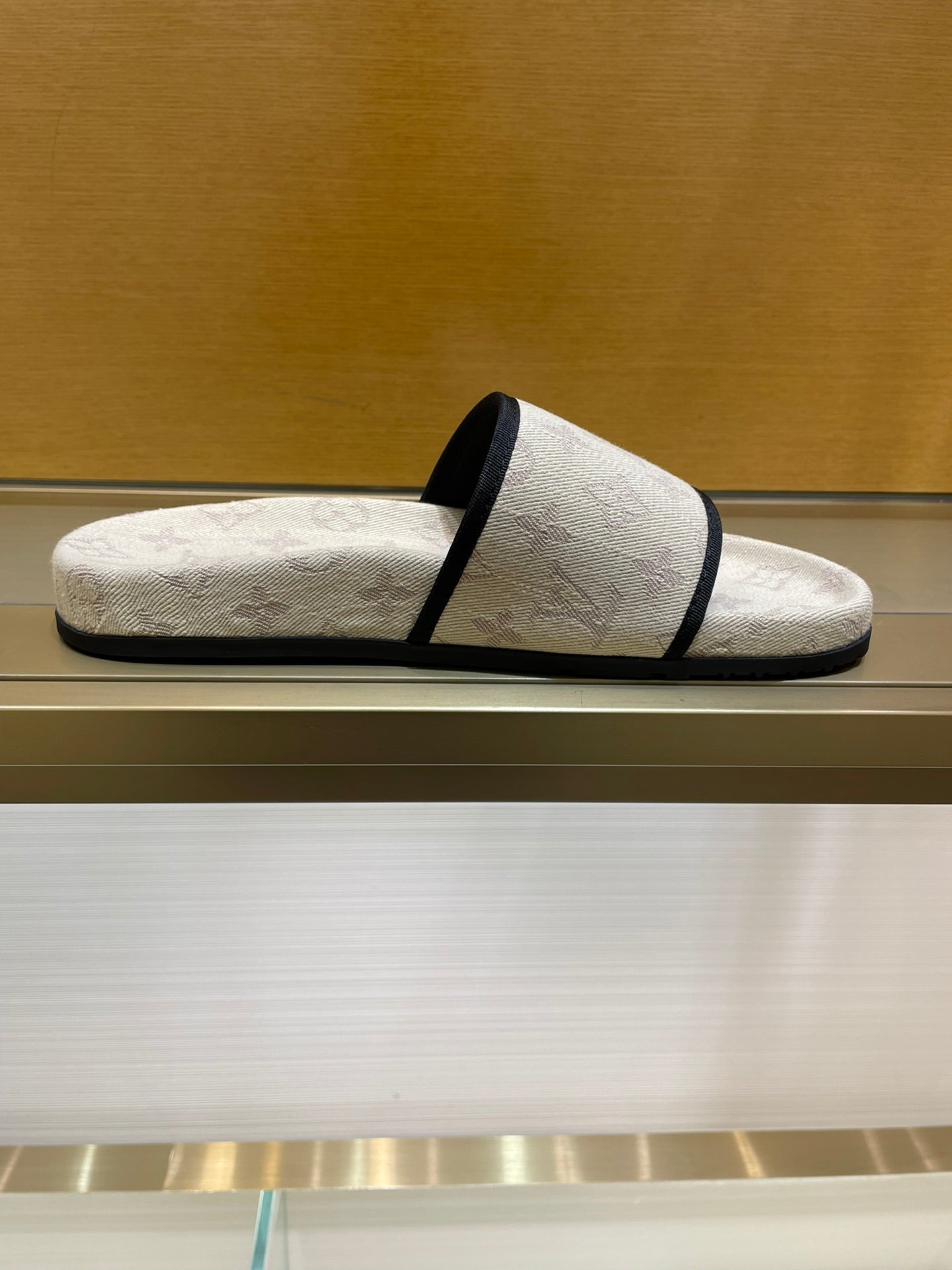 Louis Vuitton Men Slides