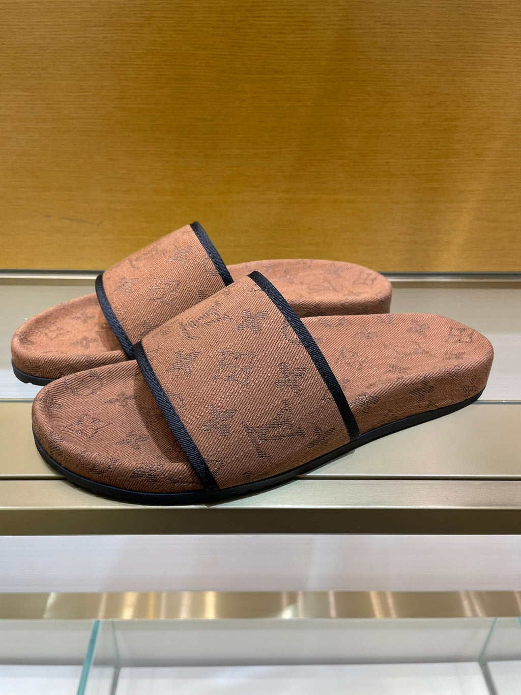 Louis Vuitton Men Slides