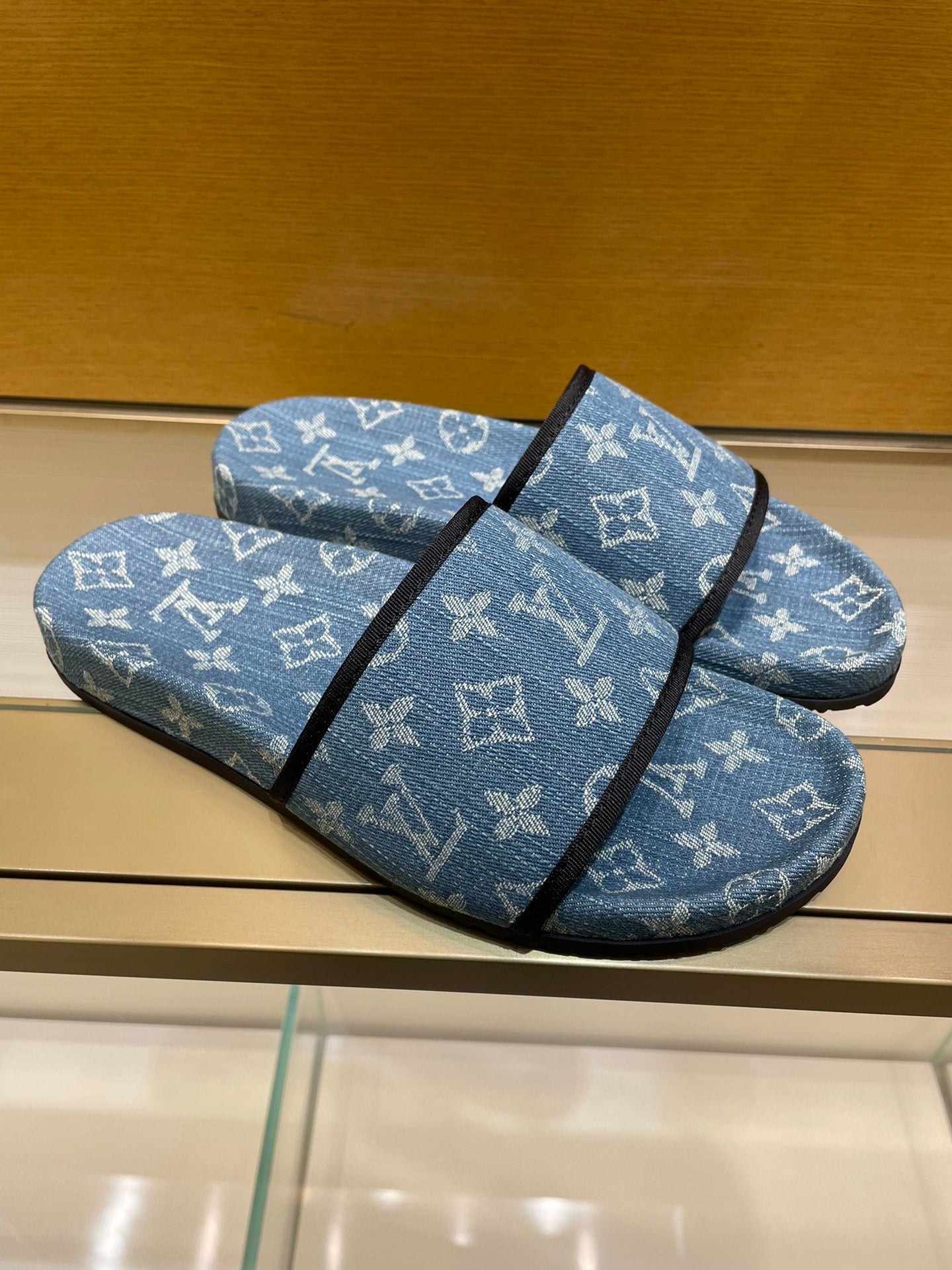 Louis Vuitton Men Slides