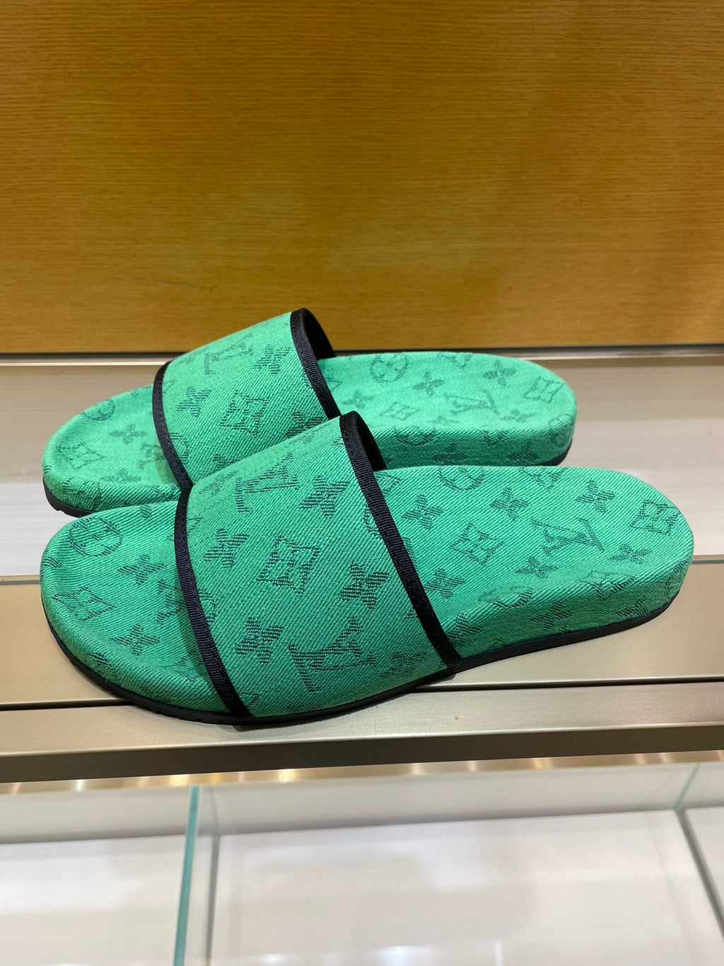Louis Vuitton Men Slides