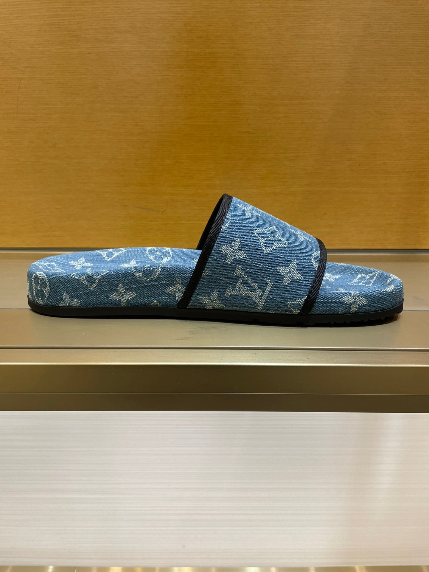 Louis Vuitton Men Slides
