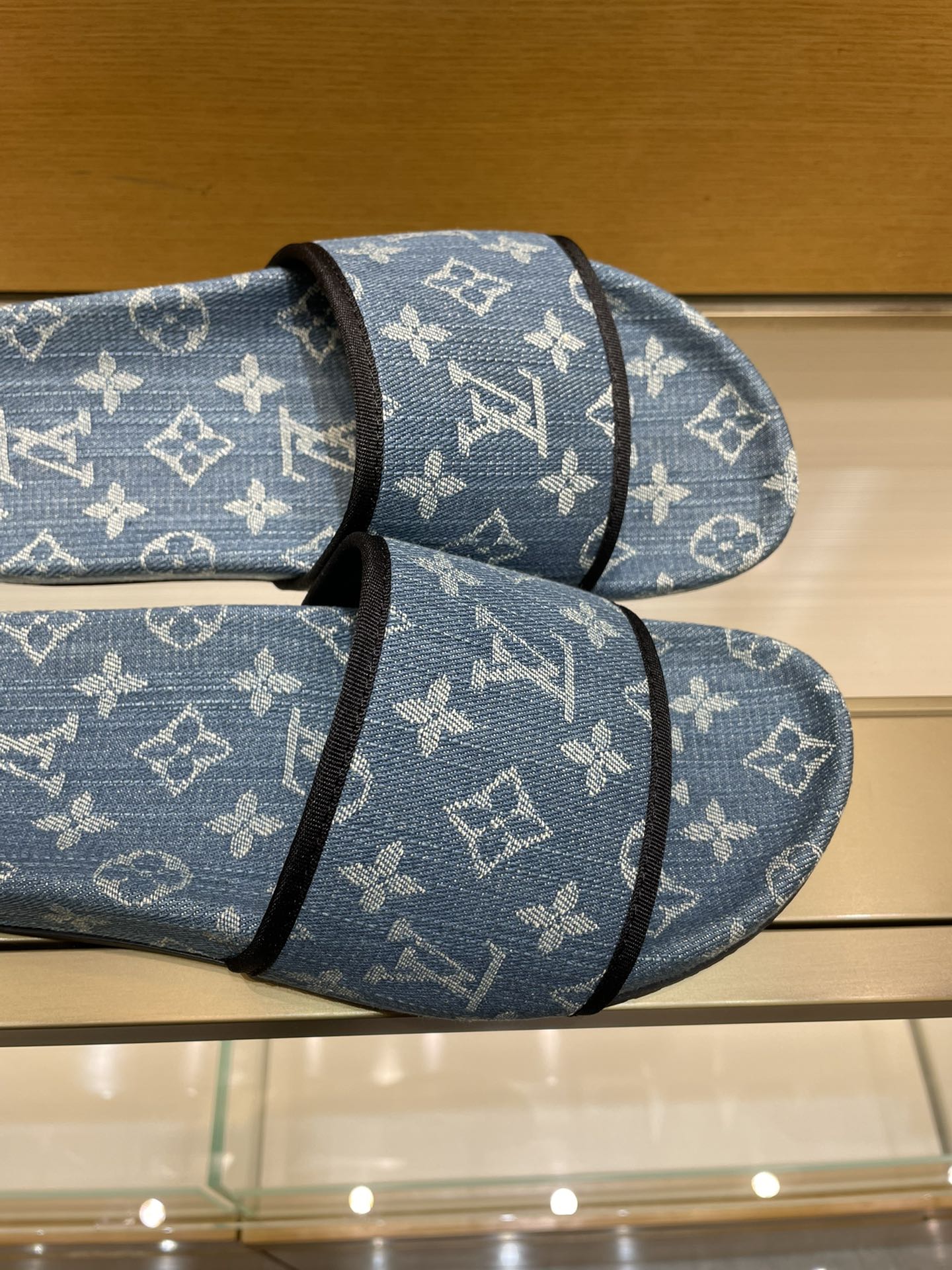 Louis Vuitton Men Slides