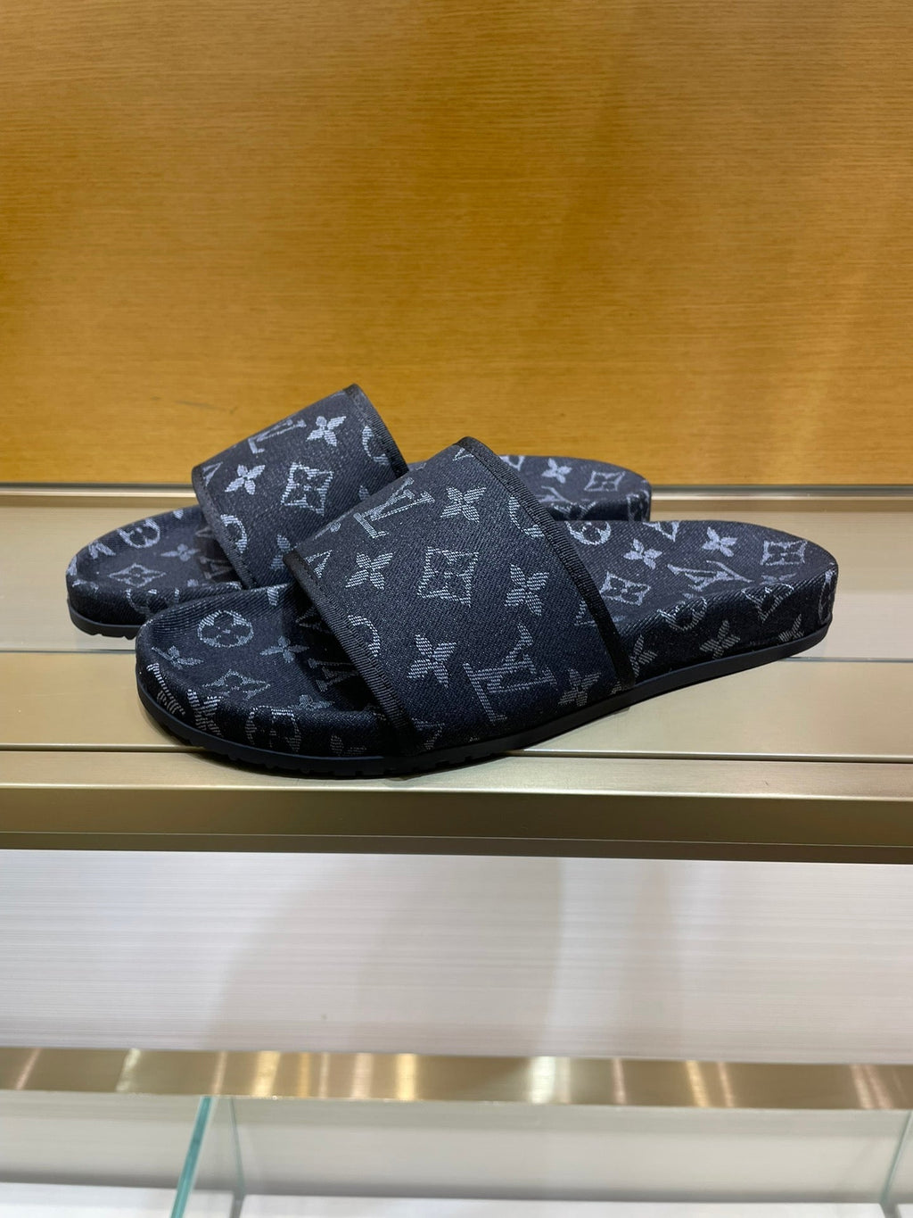 Louis Vuitton Men Slides