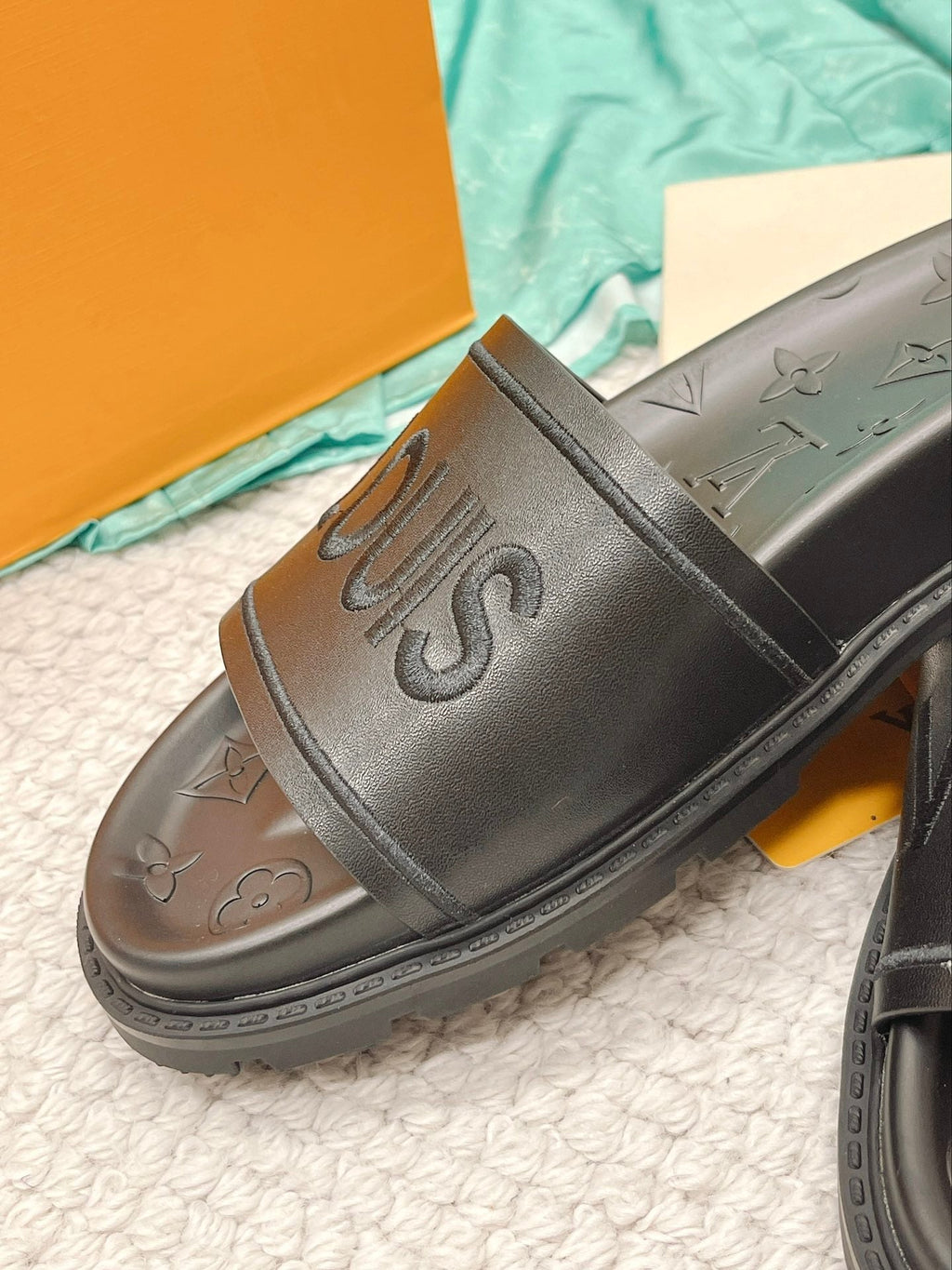 Louis Vuitton Men Slides